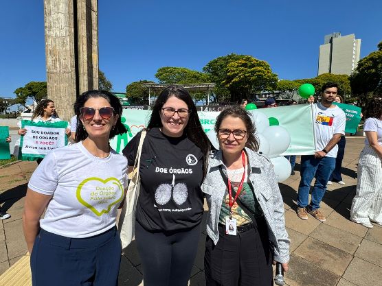 Aline Cardoso Machado, da OPO Maringá, Dra. Mariana Gasperin e profª Clarice Regina Catelan